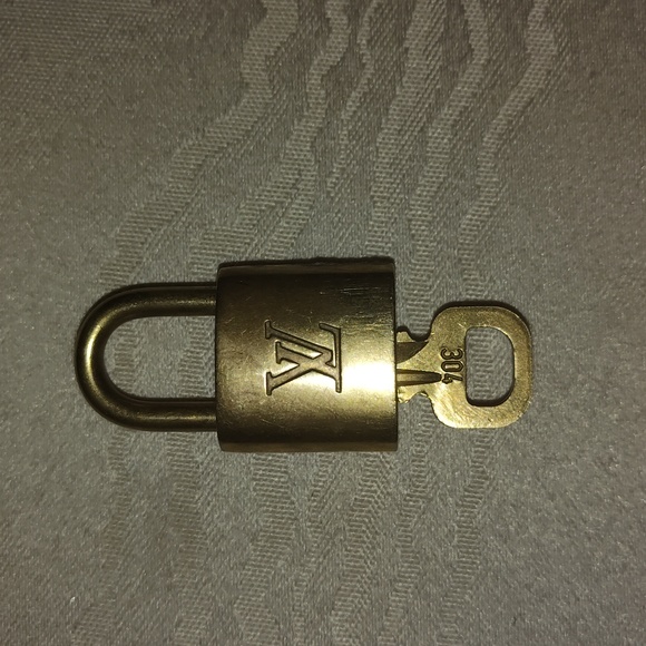 Authentic Louis Vuitton Lock & Key # 304 - Picture 7 of 9